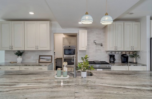 Wildwood House | The Bikini Bottom Shore House, Spacious 8 Bedrooms, 7 Baths, Sleeps up to 25