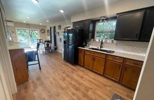 Oatmeal House | The Bird House on Cow Creek Cabin/Lake Travis