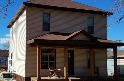 Bowdle House | The Birdhouse - Sportsman's Lodging: Pheasant hunting & fishing.