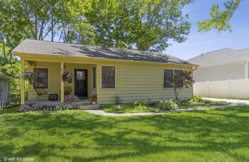 University Heights House | The Bohemian-Vibrant home blocks from Kinnick/UIHC