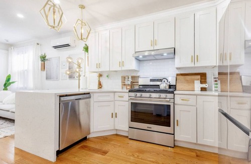 East New York House | The Botanical Garden Unit I 3 BD 2 BA|Free Parking