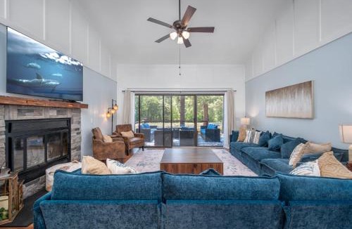 Olivia House | The Bungalow at Pebble Beach Canal Views with Hot Tub