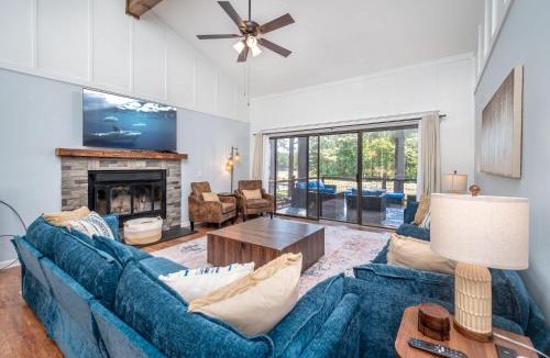 Olivia House | The Bungalow at Pebble Beach Canal Views with Hot Tub