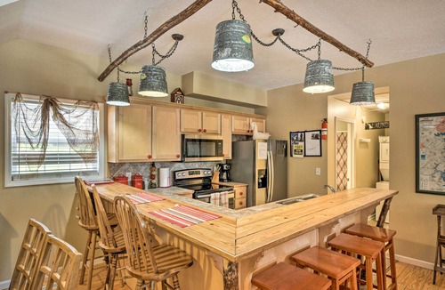 Guntersville Cottage | The Bunkhouse at Kudzu Cove Cabins Resort
