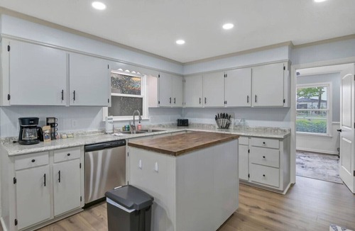 Lake Murray of Richland House | The Cardinal's Nest | Sleeps 9 | Close In