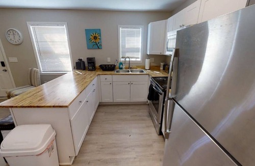 Crestline Heights House | The Chalet/Trendy Cozy Contemporary Urban