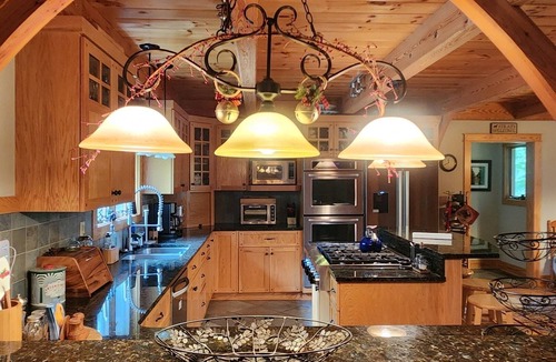 Bumpass House | The Christmas Cabin (waterfront, boatslip, kayaks, firepit)