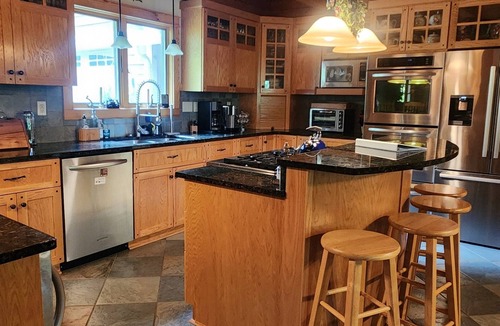 Bumpass House | The Christmas Cabin (waterfront, boatslip, kayaks, firepit)