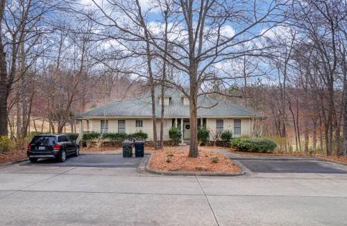 Chapel Hill Apartment | The Clubhouse Hideaway - The Fairway