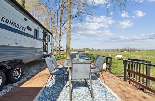 Langworthy RV Rental | The Coastal Conquest Camper Rental, located on Silver Lake in Delhi, IA