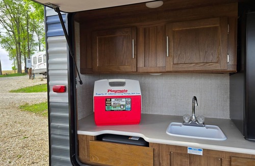 Langworthy RV Rental | The Coastal Conquest Camper Rental, located on Silver Lake in Delhi, IA