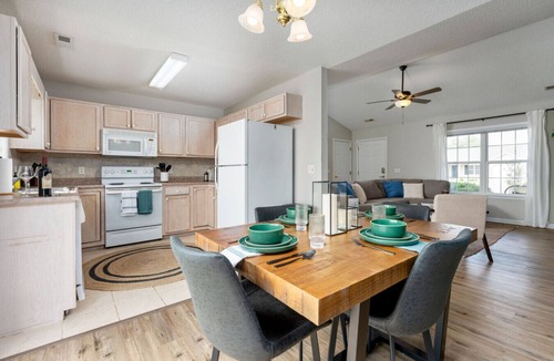 Murraysville House | The Coastal Experience w/King Beds, Garage & More! 10 mins to Wrightsville