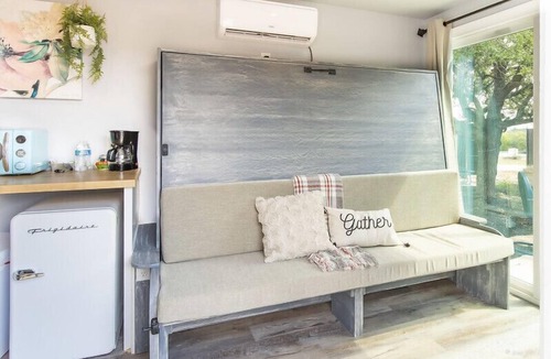 Johnson City House | The Container Retreat @ 290 Wine Trail #3
