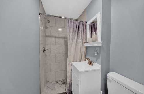 North Chesterfield Apartment | The Cottage Studio - 6 with WiFi and AC in brilliant Richmond