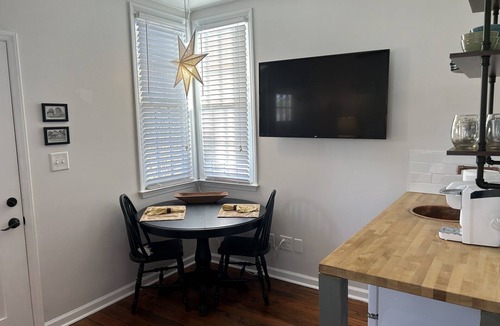Raleigh Cottage | The Cottage @ the Farmhouse. 20 minutes from DT Raleigh!