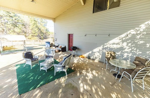 Eclectic House | The Country Hideaway with private in-ground pool