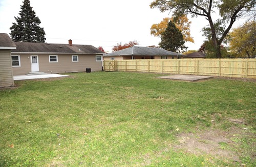 North Chicago House | The Cozy Retreat 1.7 miles from the Naval base
