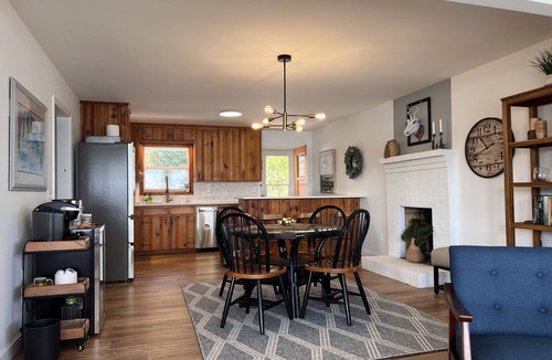 Dadeville House | The CUTEST place on the lake!
