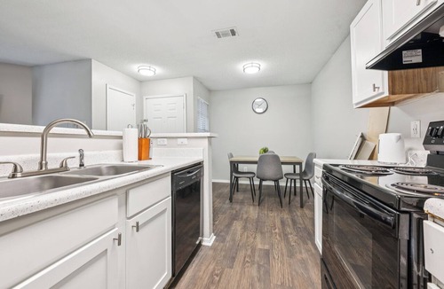 Huntsville Apartment | The Davis 817 I Spacious and Comfy 1 Bed 1 Bath