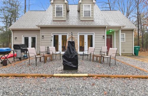 North Chesterfield House | The Divine Cottage! Woodsy Hideaway!