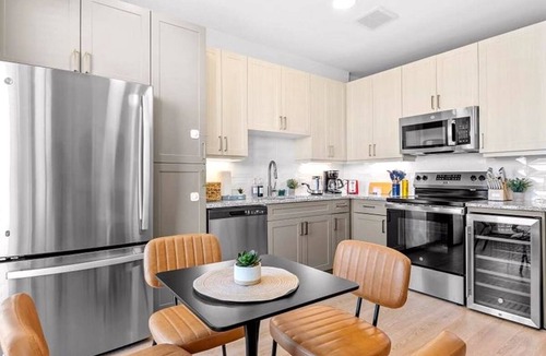 Scofield Farms Condo | The Domain Escape | 1BR | Pool, Gym & Fast Wi-Fi