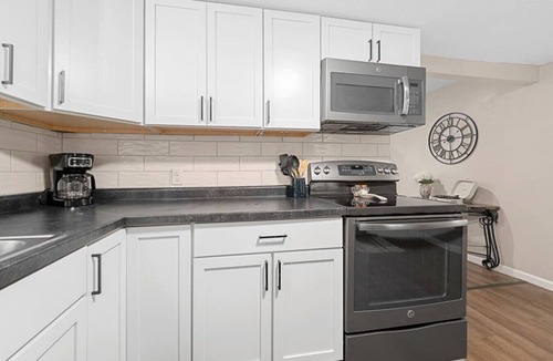 Sioux Falls House | The Easy Escape: A Delightful 2 Bedroom Downtown Retreat | House in Sioux Falls