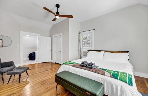 Columbia Apartment | The End Zone - Hot Tub