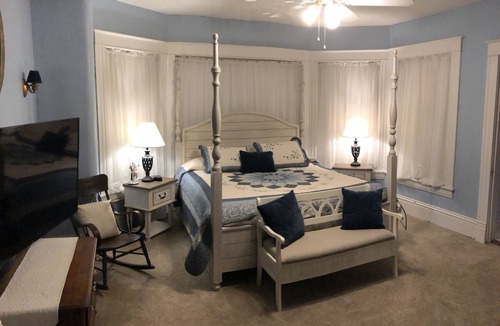 Hamilton Bed & Breakfast | The Estate Room at Shoal Creek B&B