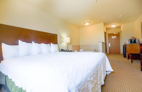 Evansville Hotel | The Evansville Inn