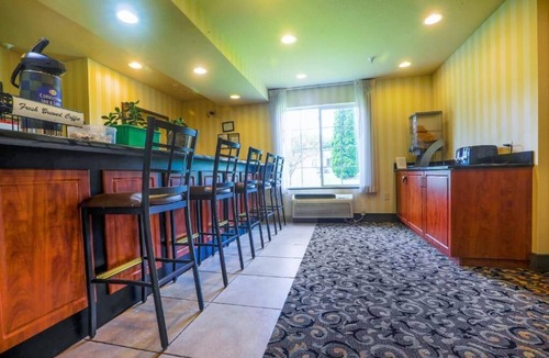 Evansville Hotel | The Evansville Inn