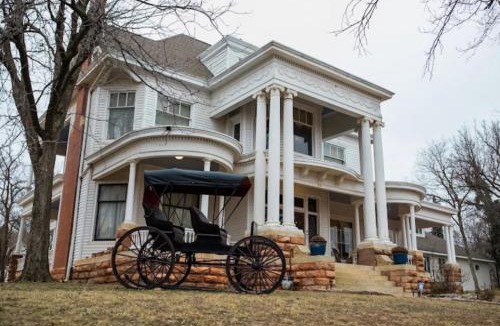 Guthrie Bed & Breakfast | The Franklin Room at The Judges Chambers