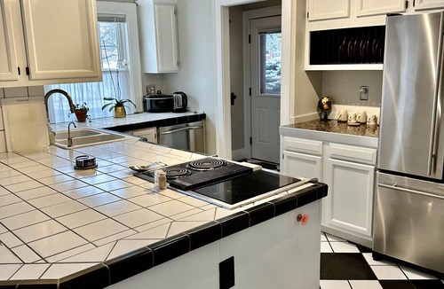 Benson House | The Garden Loft Bungalow- Dundee Close To Everything Omaha!