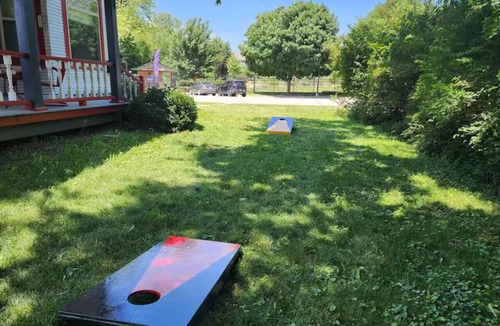 Clear Lake House | The Gardens Victorian W/Hot tub and close to town