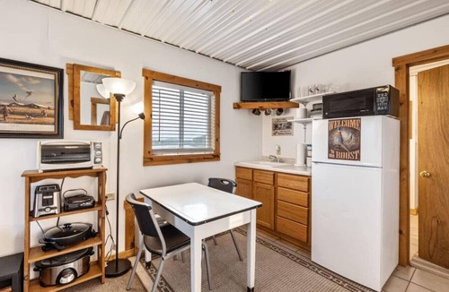 Burt County House | The Goose Cabin | 5-Cabin Compound, Sleeps 30