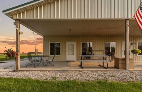 Burt County House | The Goose Cabin | 5-Cabin Compound, Sleeps 30
