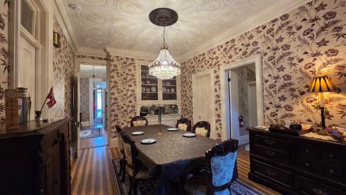 Stoughton Hotel | The Goose Crown Inn of Downtown Stoughton