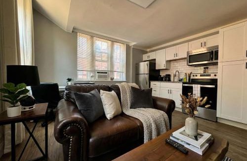 Wilmington Apartment | The Grayson at Park Place- cozy and fully updated with King bed free coffee and fast WIFI