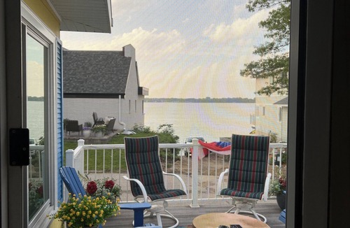 Clear Lake House | The Great Escape Sleeps 10 Comfortably (6 beds) & Awesome Lake Views!