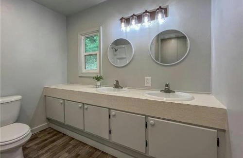 Trenton House | The Green House! Sleeps 12