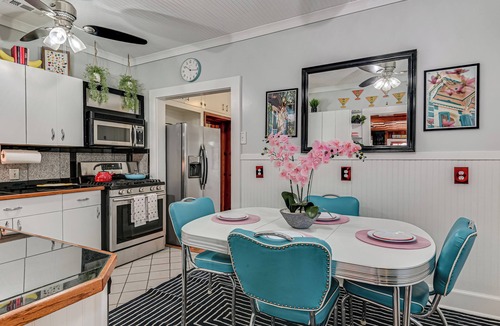 West End House | The Groovy Den Game Room 6 Min to Masters BBQ/Courtyard/Outdoor Space