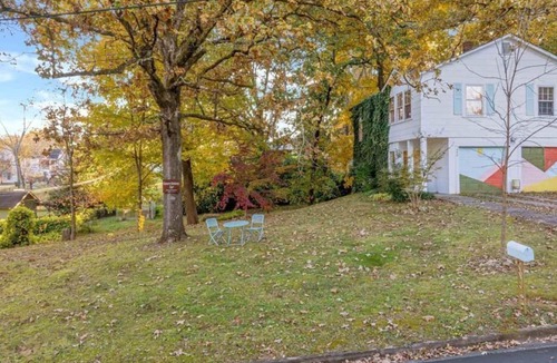 Fort Payne Cottage | The Groovy Getaway Loft.