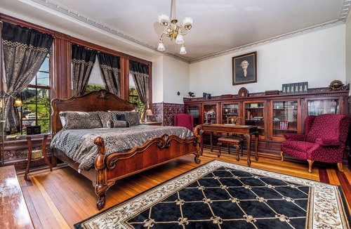 Dubuque Bed & Breakfast | The Hancock House