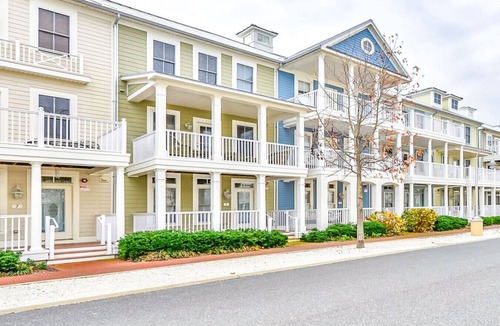 Sunset Island Villa | The Harbor House-Bayside-Pool-2 Blocks from Beach
