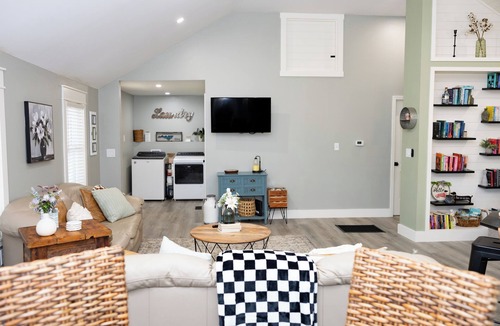Nebo House | The Harmony House, 5 miles from Lake James