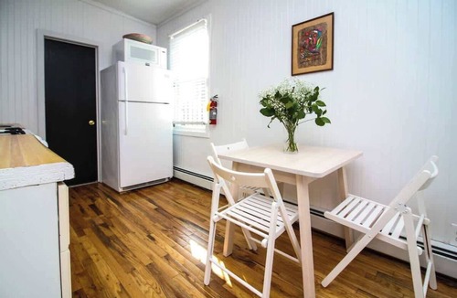 Queens Apartment | The High Tide #9 One Bedroom Suite with Kitchen