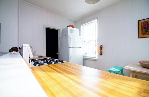 Queens Apartment | The High Tide #9 One Bedroom Suite with Kitchen