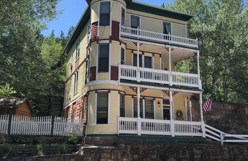 Hot Springs Apartment | The “Historic” Burdette House - EST. 1891 2nd Floor Western Suite