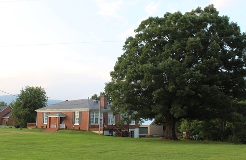 Dyke House | The historic dyke-schoolhouse-oak-harbour