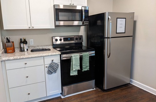 Durham House | The Homestead Bungalow | 2BR + Den, Pets OK