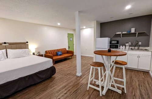 Dunlap Hotel | The Honey Bee Motel